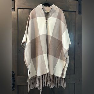 Christian Siriano Fringe Poncho
Mockneck TaupeBuffaloPlaid. XL cream, tan,white